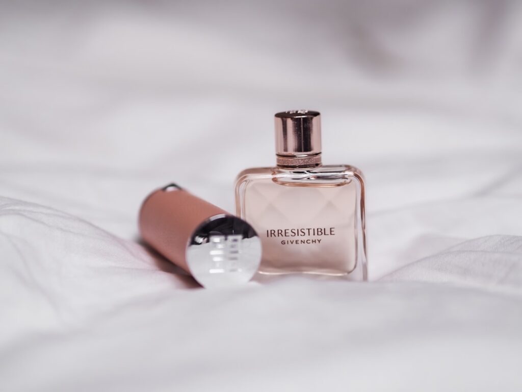 #IrresistibleIsYou by @Givenchy @GivenchyBeauty. 💗  Irresistible Perfume, Lipstick and Pouch with logo. Photo by Laura Chouette ©FreeUse2020 (Thanks to MarionnaudAustria)